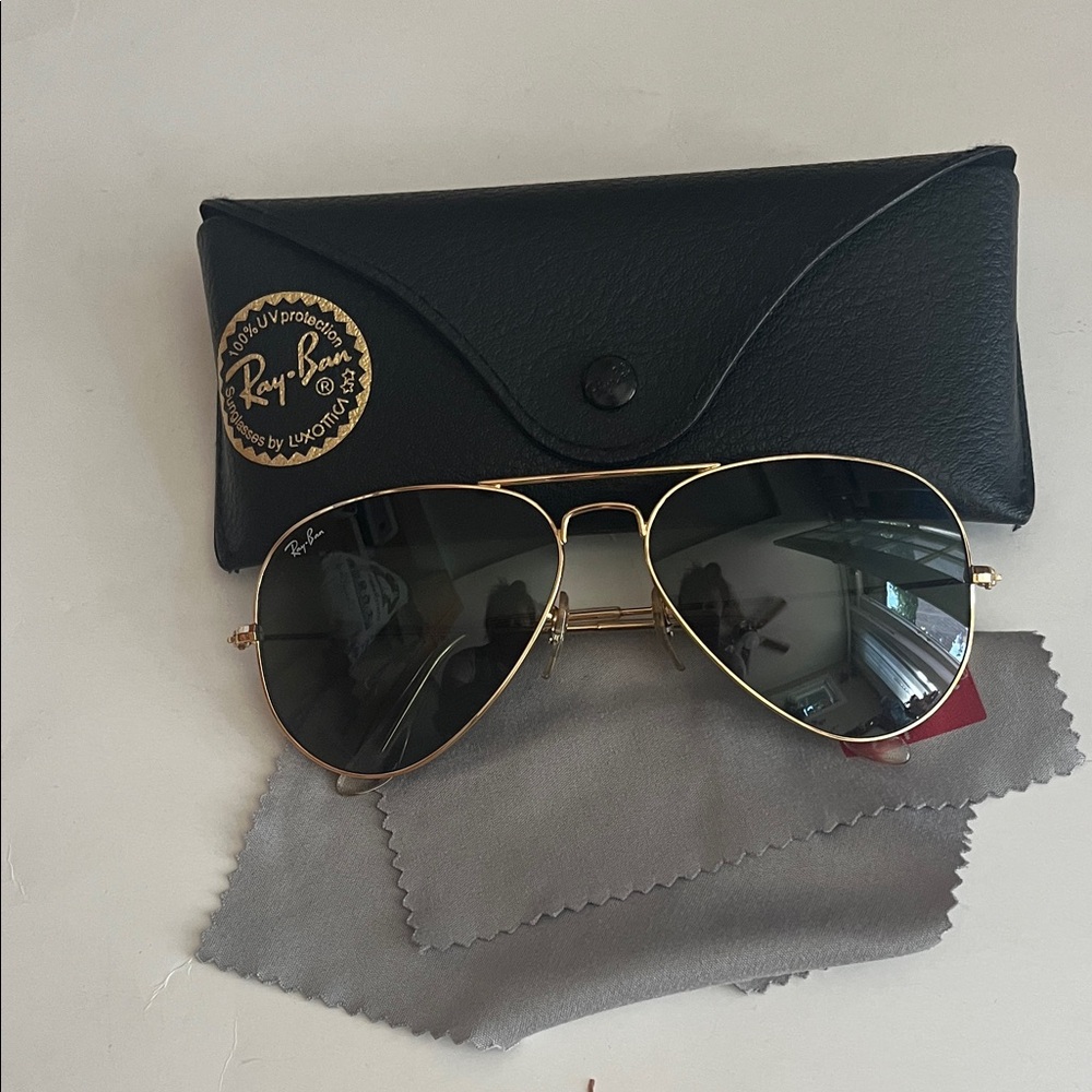 Ray-Ban Gold Aviator Sunglasses with Dark Green Lenses